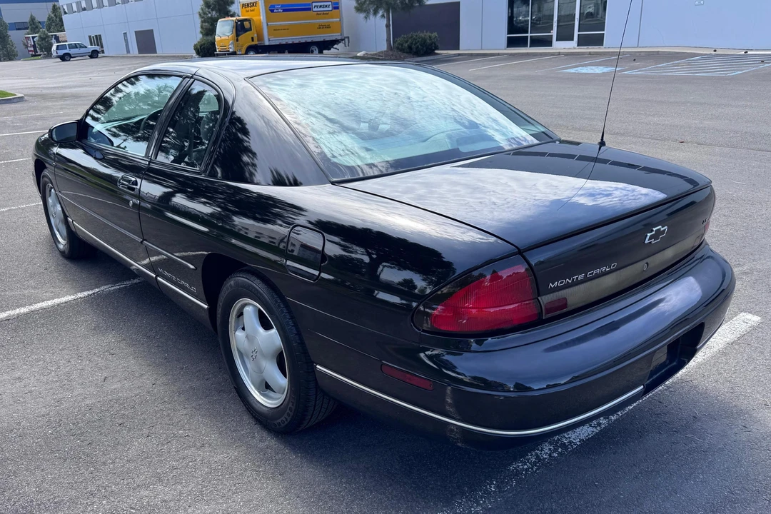 1999 Chevrolet Monte Carlo 5th Gen - Image 4 of 31