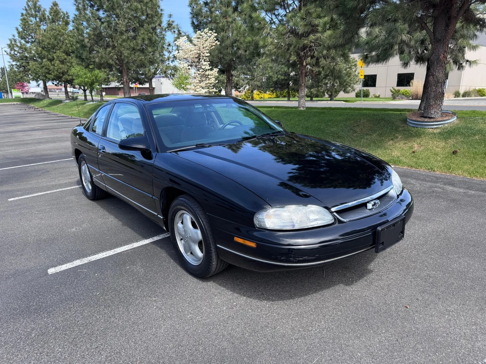 1999 Chevrolet Monte Carlo 5th Gen - Image 11 of 31