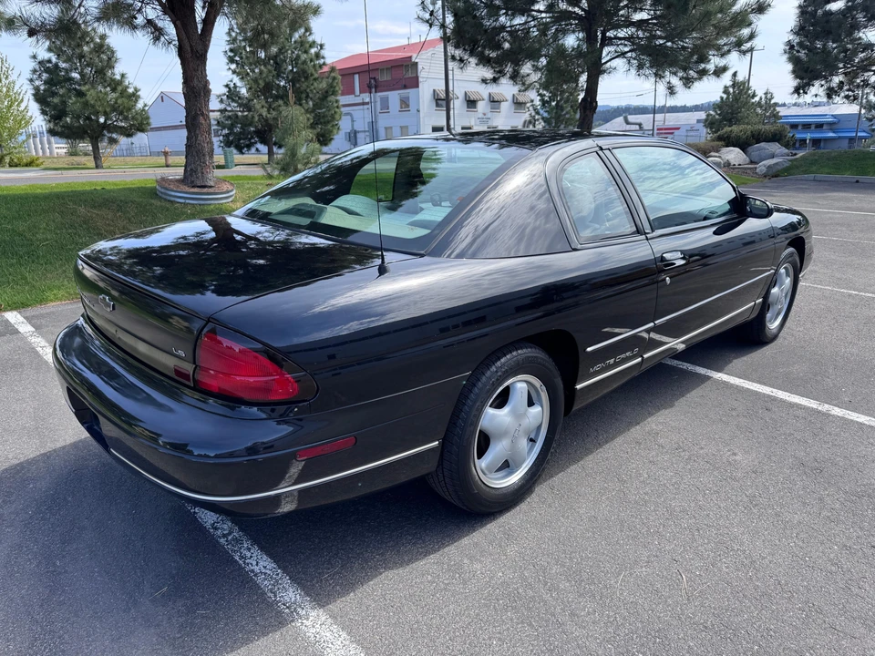 1999 Chevrolet Monte Carlo 5th Gen - Image 10 of 31