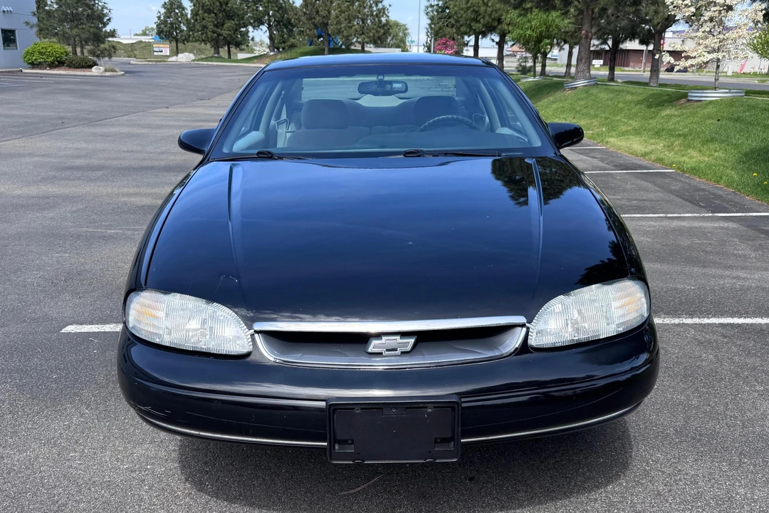 1999 Chevrolet Monte Carlo 5th Gen - Image 2 of 31