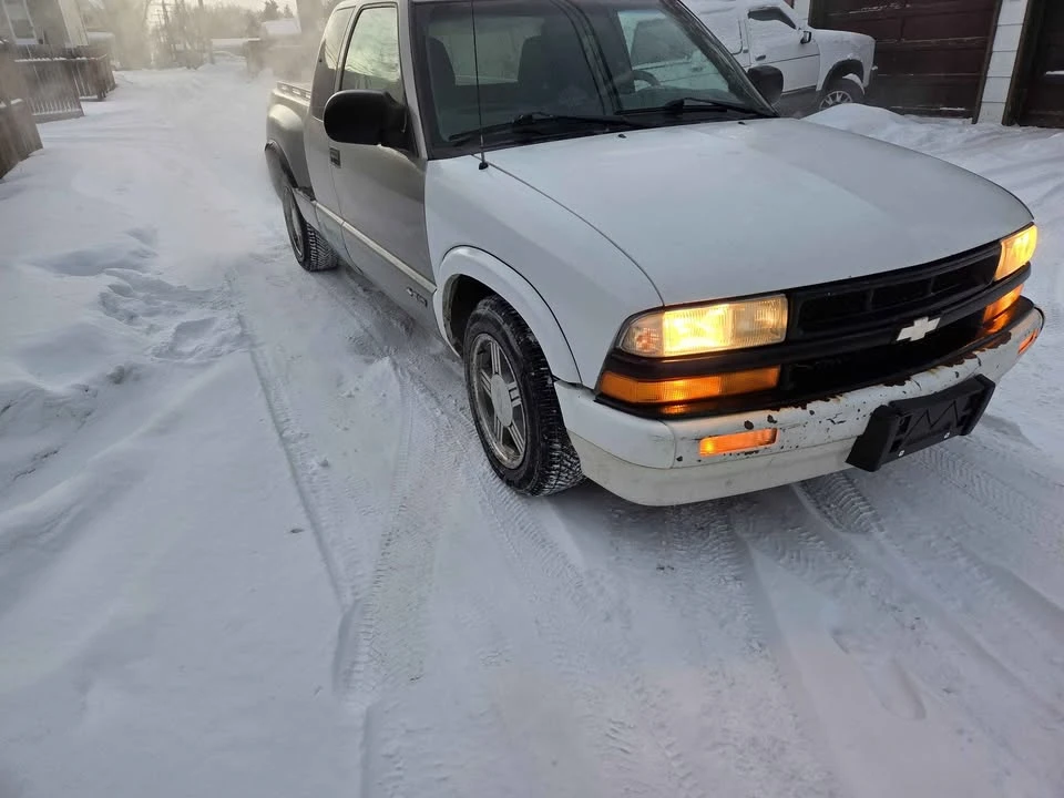 1999 Chevrolet S-10 - Image 2 of 5