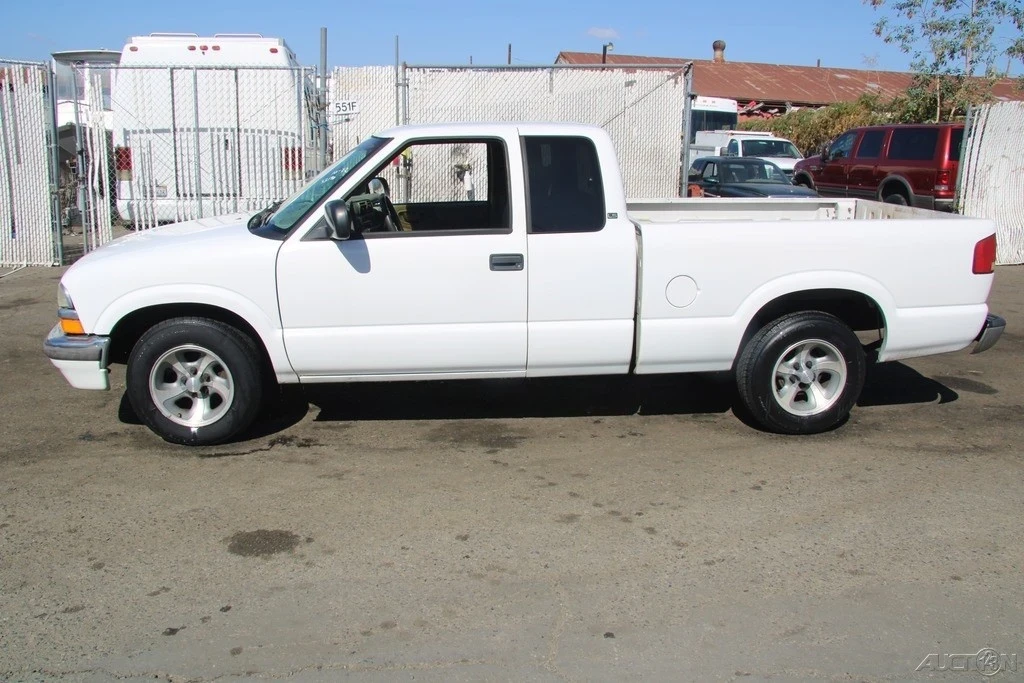 1999 Chevrolet S-10 - Image 3 of 21
