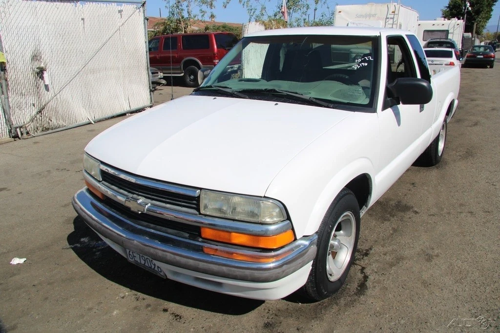 1999 Chevrolet S-10 - Image 2 of 21