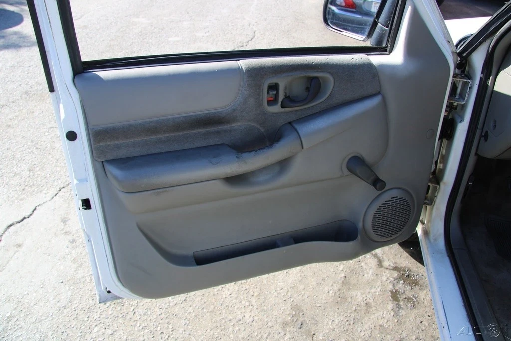 1999 Chevrolet S-10 - Image 11 of 21