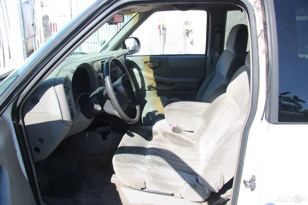 1999 Chevrolet S-10 - Image 12 of 21