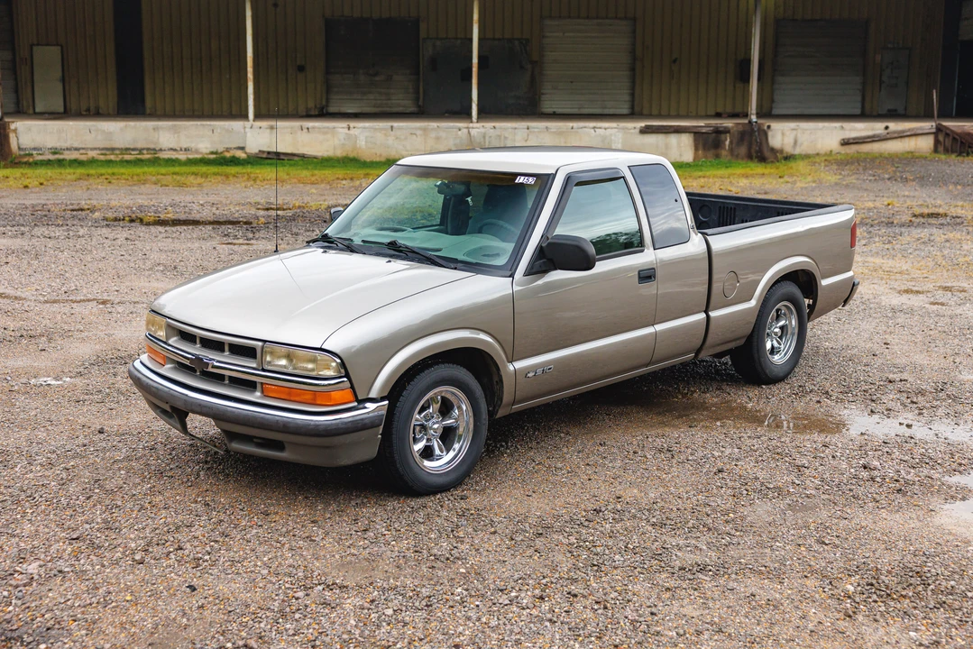 1999 Chevrolet S-10 - Image 2 of 31