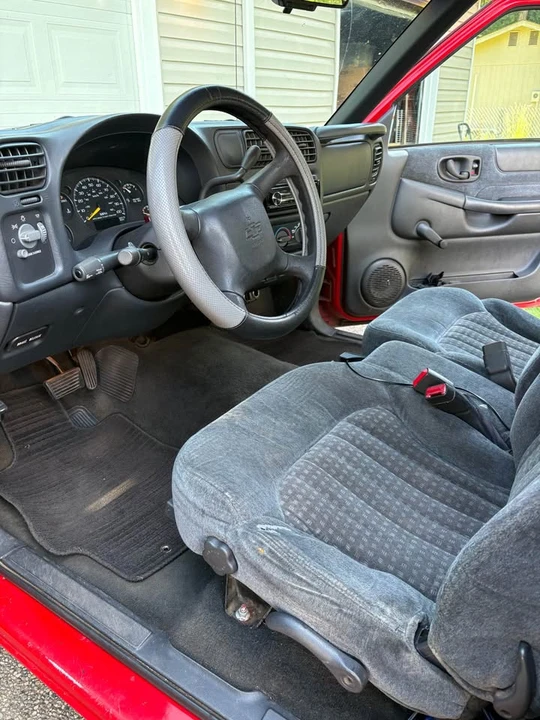 1999 Chevrolet S-10 - Image 9 of 14