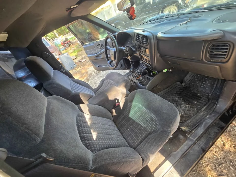 1999 Chevrolet S-10 - Image 8 of 11