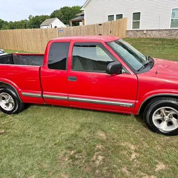 1999 Chevrolet S-10 LS Short Bed