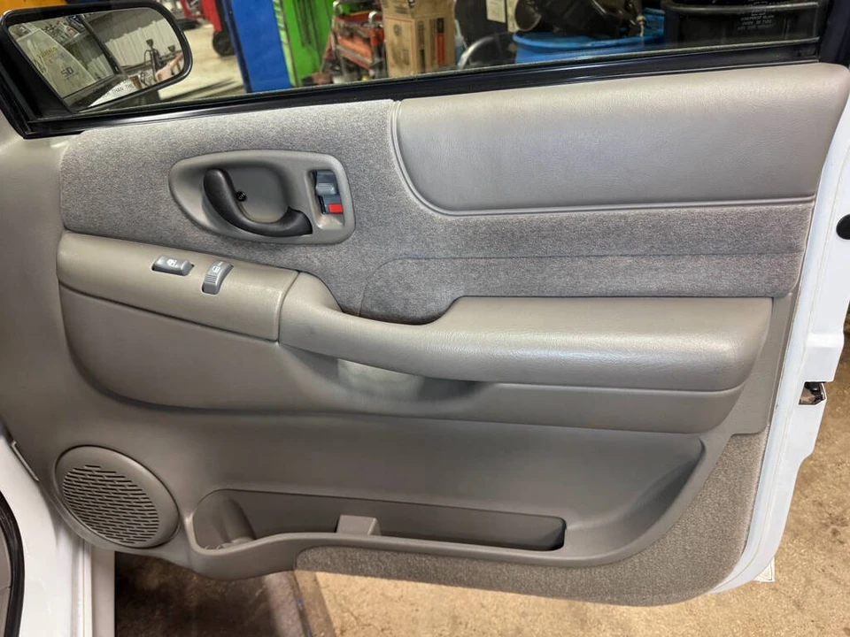 1999 Chevrolet S-10 - Image 26 of 31