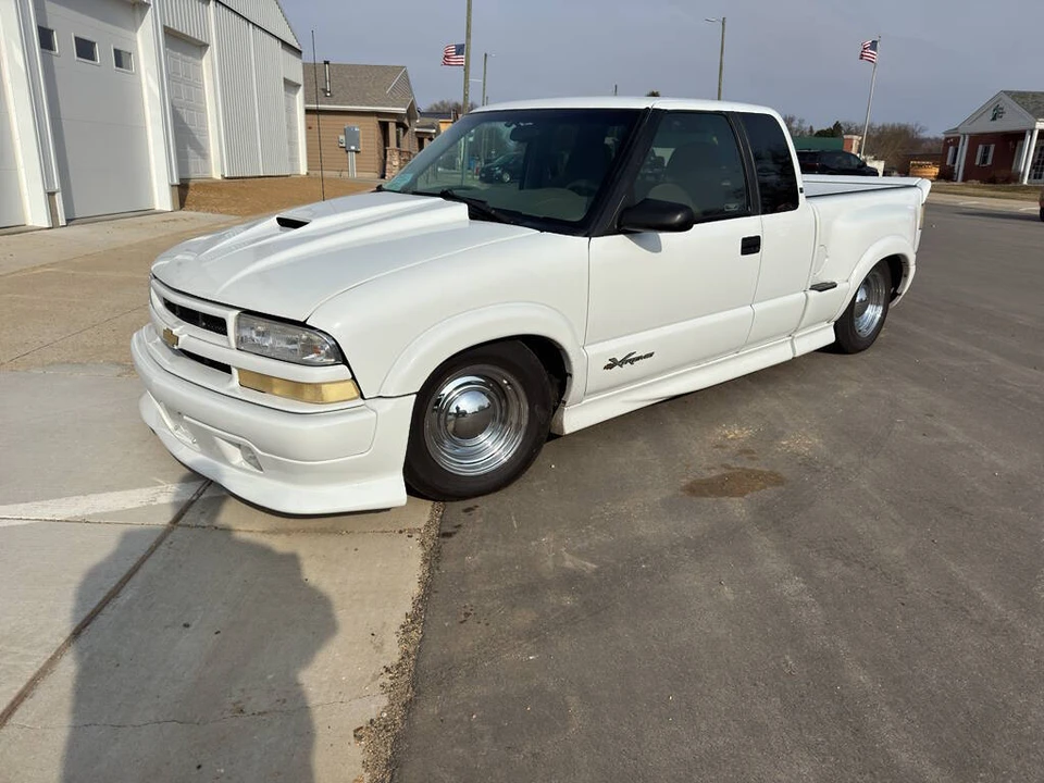 1999 Chevrolet S-10 - Image 4 of 31
