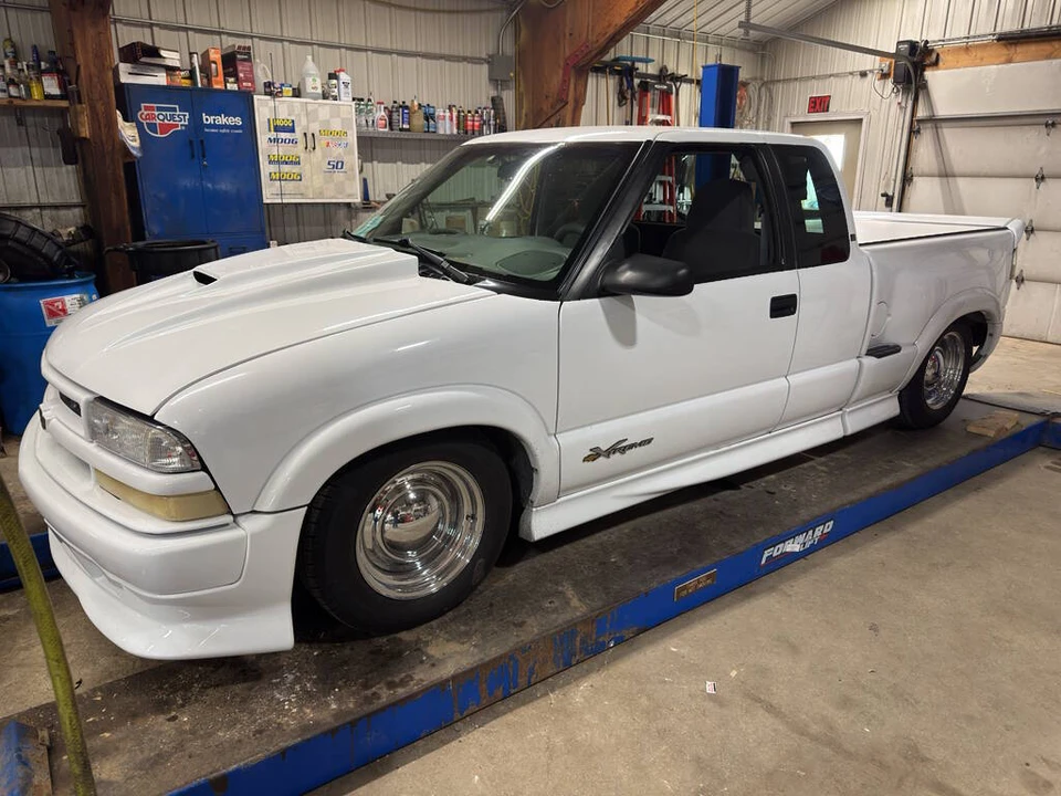 1999 Chevrolet S-10 - Image 2 of 31