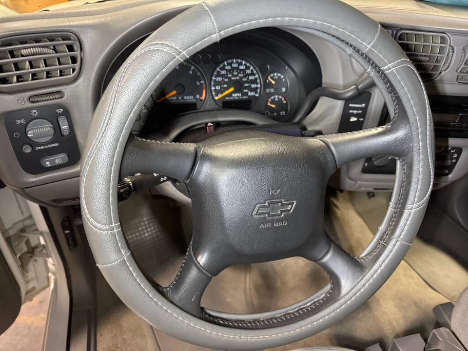 1999 Chevrolet S-10 - Image 9 of 31