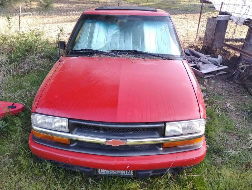 1999 Chevrolet S-10 - Image 2 of 3