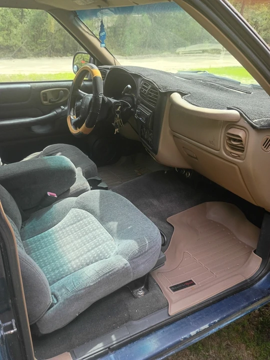 1999 Chevrolet S-10 - Image 5 of 12