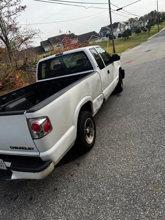1999 Chevrolet S-10 - Image 5 of 13