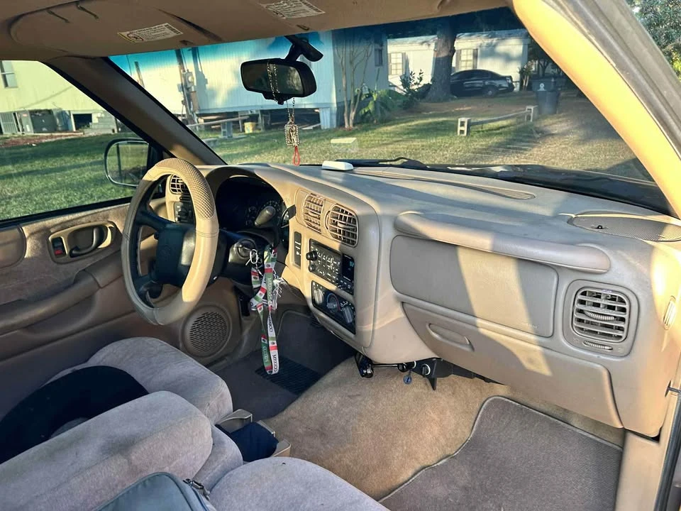 1999 Chevrolet S-10 - Image 7 of 17