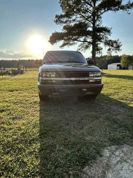 1999 Chevrolet S-10 - Image 2 of 17