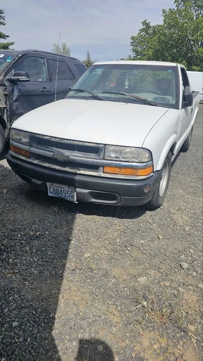 1999 Chevrolet S-10 - Image 2 of 7