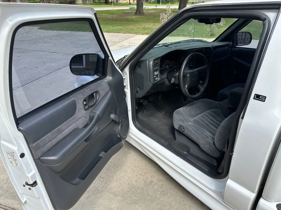 1999 Chevrolet S-10 - Image 5 of 11
