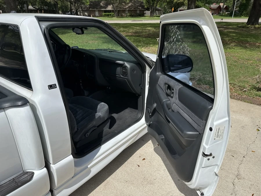 1999 Chevrolet S-10 - Image 7 of 11
