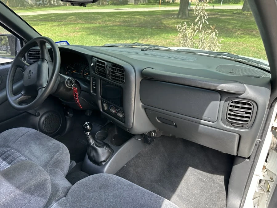 1999 Chevrolet S-10 - Image 8 of 11