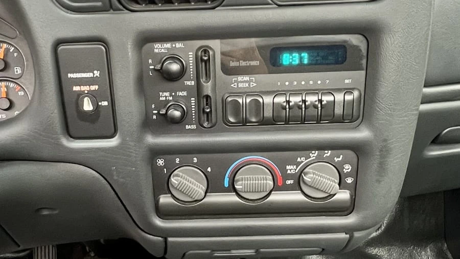 1999 Chevrolet S-10 - Image 3 of 13