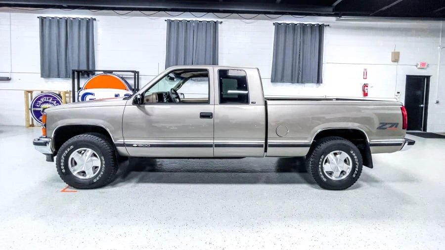 1999 Chevrolet Silverado 1st Gen - Image 2 of 31