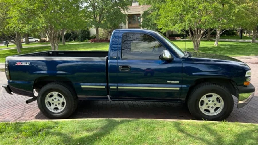 1999 Chevrolet Silverado 1st Gen - Image 2 of 15