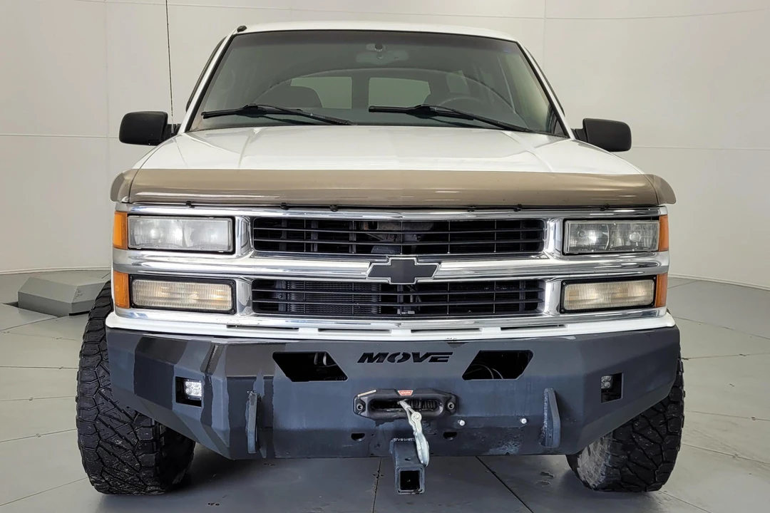 1999 Chevrolet Suburban 8th Gen - Image 2 of 31