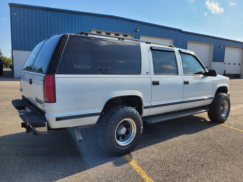 1999 Chevrolet Suburban 8th Gen - Image 19 of 31