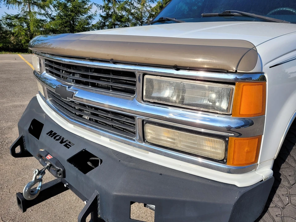 1999 Chevrolet Suburban 8th Gen - Image 28 of 31