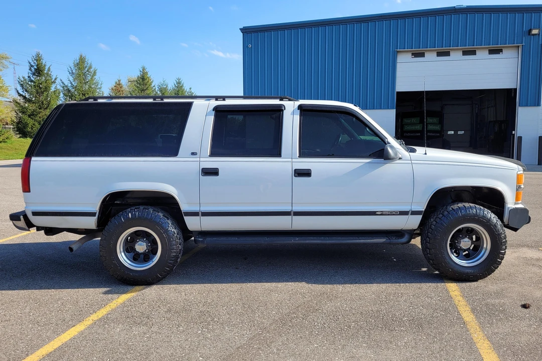 1999 Chevrolet Suburban 8th Gen - Image 3 of 31