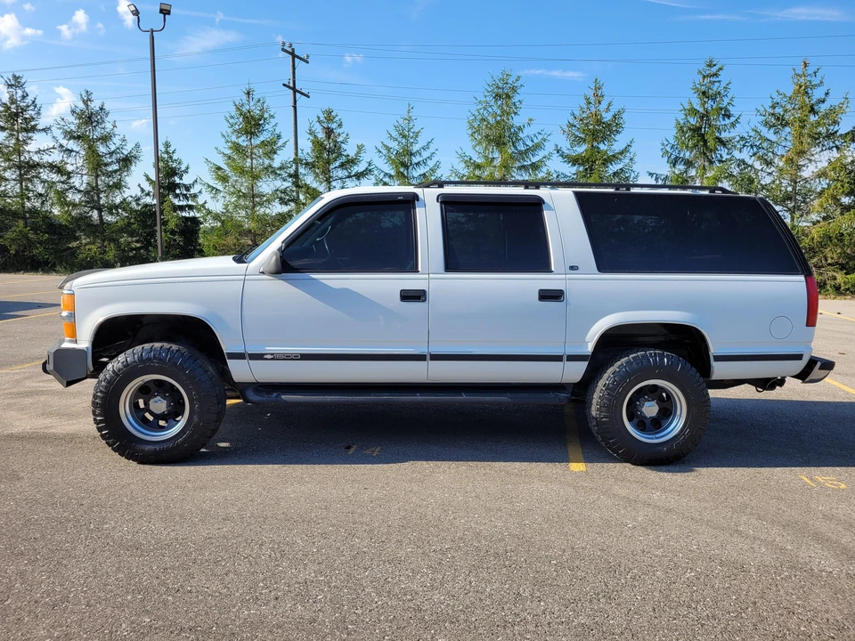 1999 Chevrolet Suburban 8th Gen - Image 9 of 31
