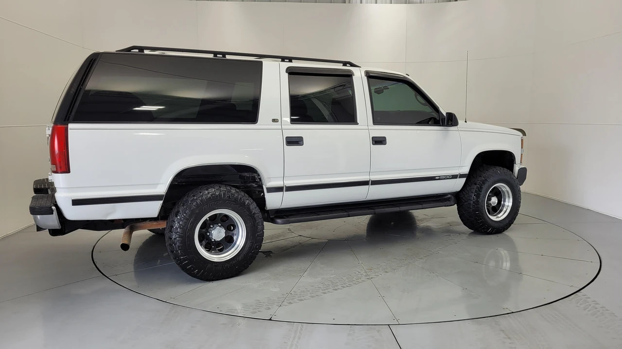 1999 Chevrolet Suburban 8th Gen - Image 18 of 31