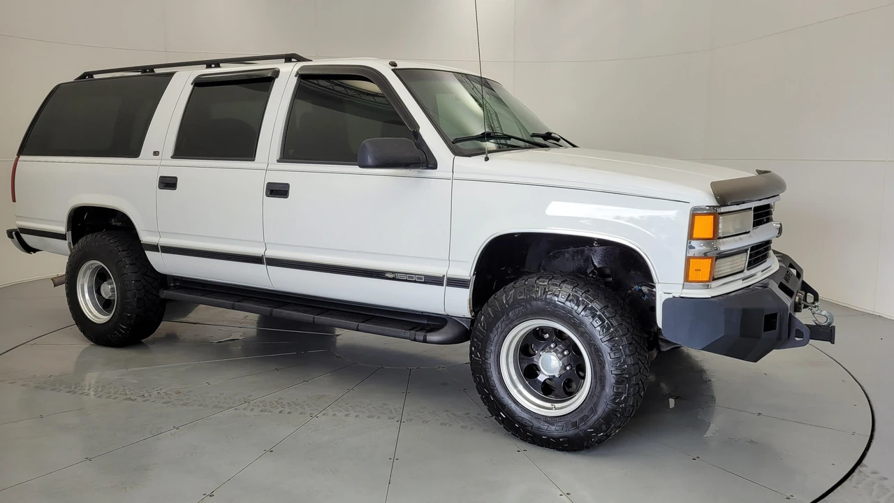 1999 Chevrolet Suburban 8th Gen - Image 21 of 31