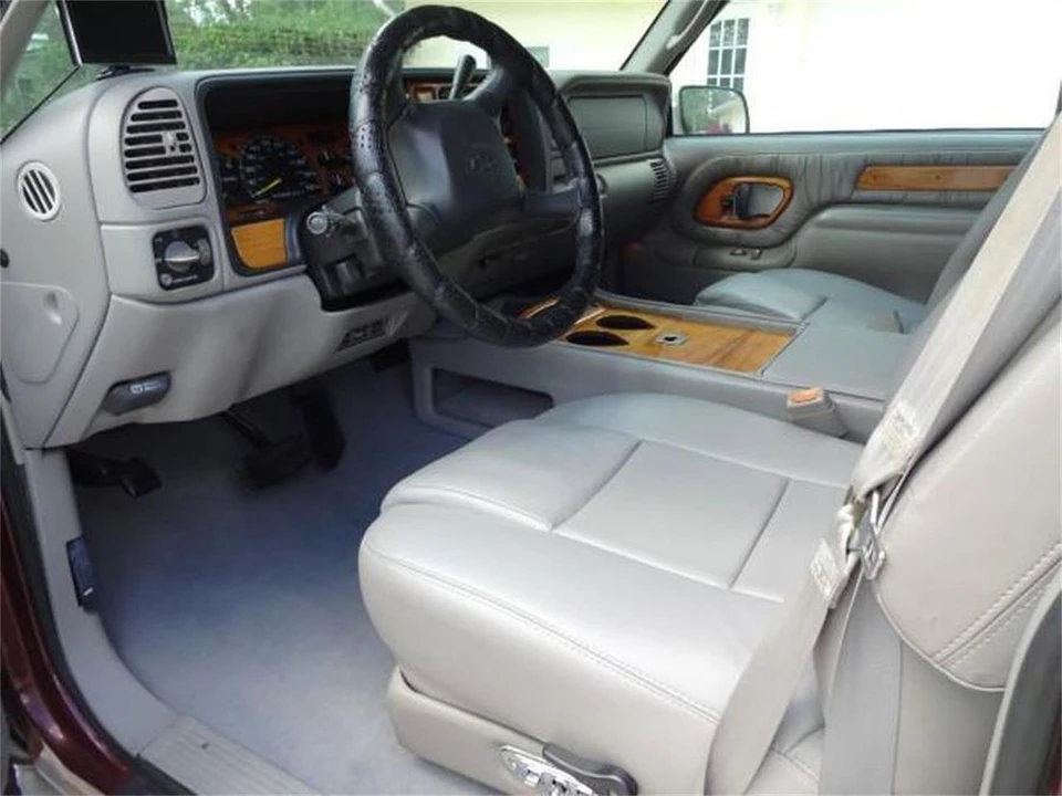 1999 Chevrolet Suburban 8th Gen - Image 25 of 31