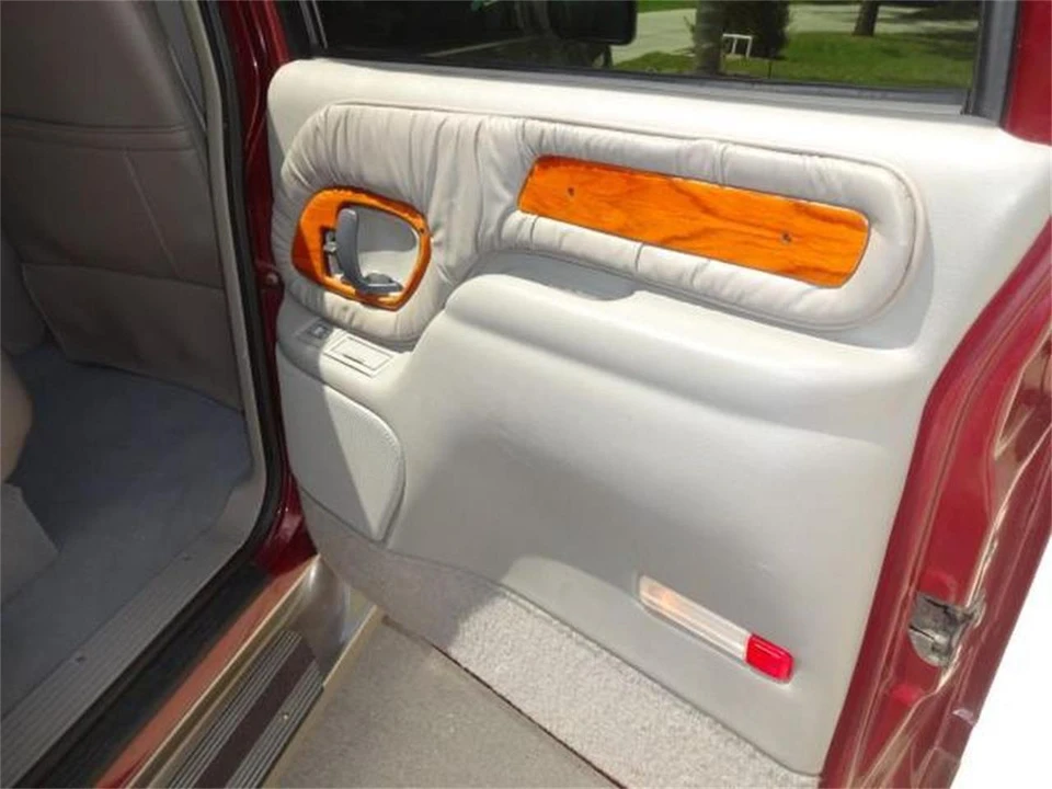 1999 Chevrolet Suburban 8th Gen - Image 31 of 31