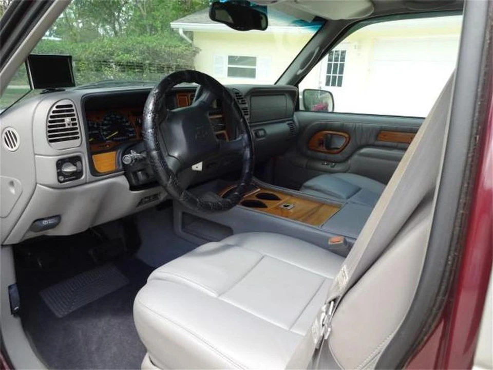 1999 Chevrolet Suburban 8th Gen - Image 21 of 31