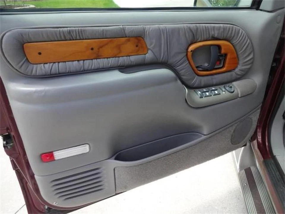 1999 Chevrolet Suburban 8th Gen - Image 23 of 31