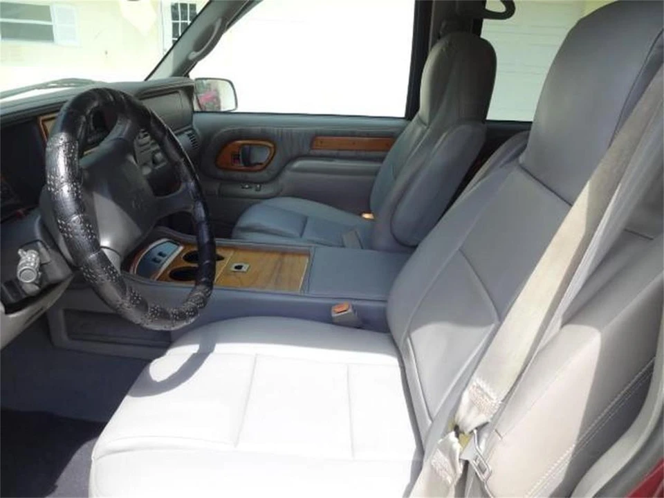 1999 Chevrolet Suburban 8th Gen - Image 24 of 31