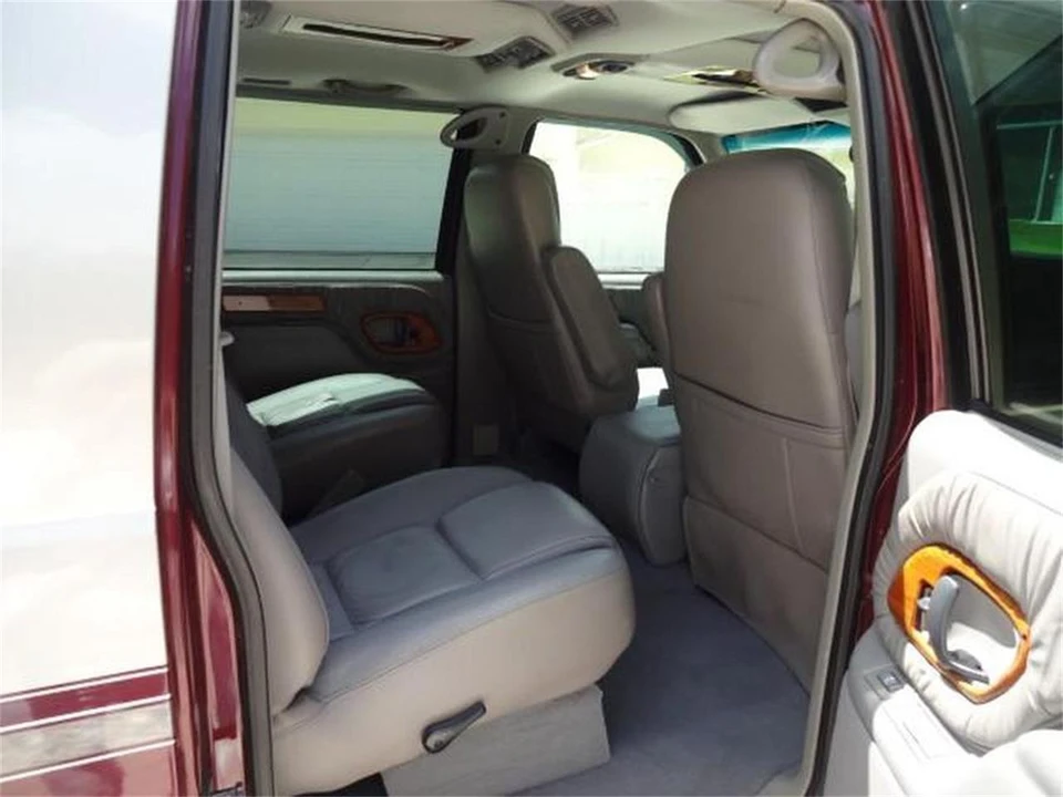 1999 Chevrolet Suburban 8th Gen - Image 30 of 31