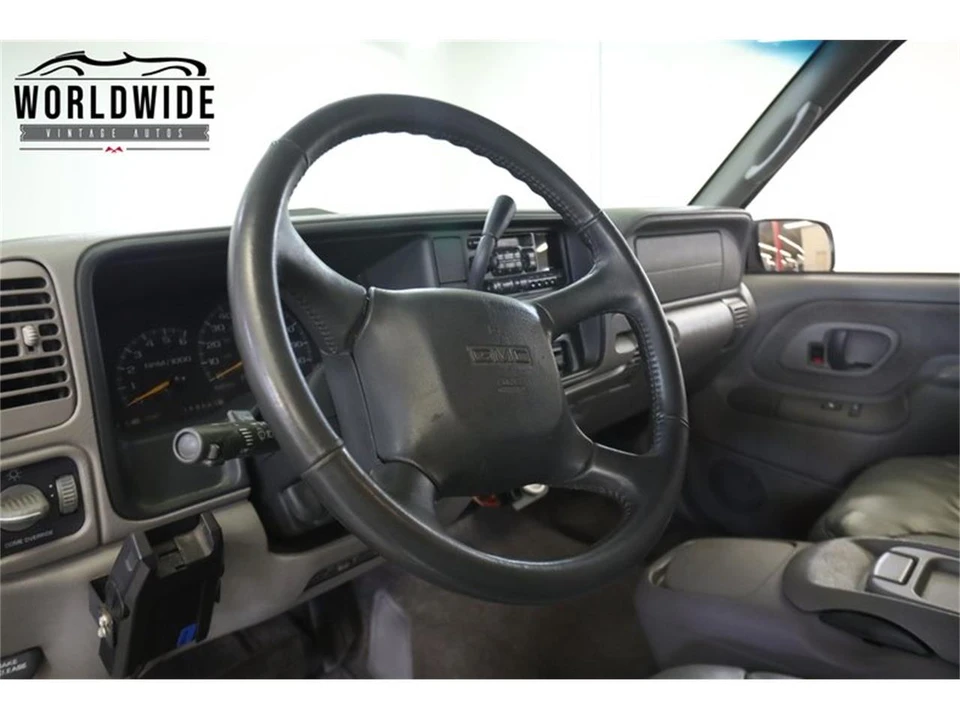 1999 Chevrolet Suburban 8th Gen - Image 28 of 31