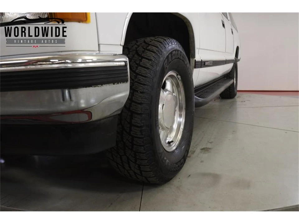 1999 Chevrolet Suburban 8th Gen - Image 11 of 31