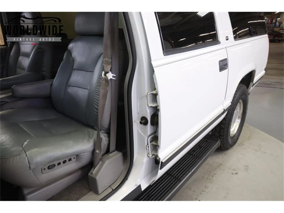 1999 Chevrolet Suburban 8th Gen - Image 26 of 31