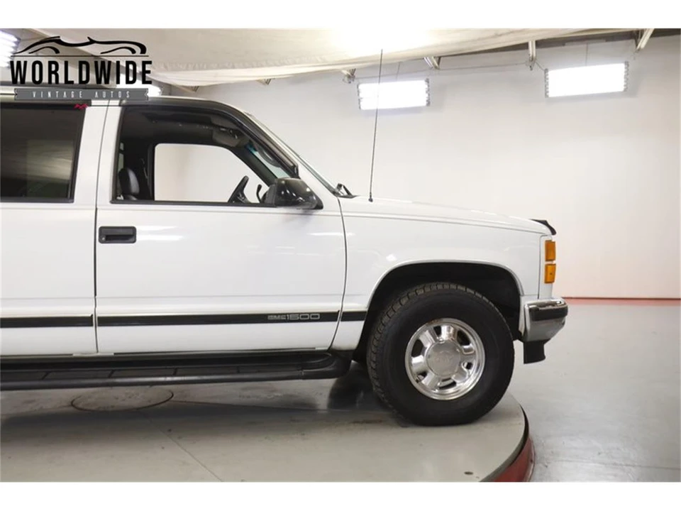 1999 Chevrolet Suburban 8th Gen - Image 8 of 31