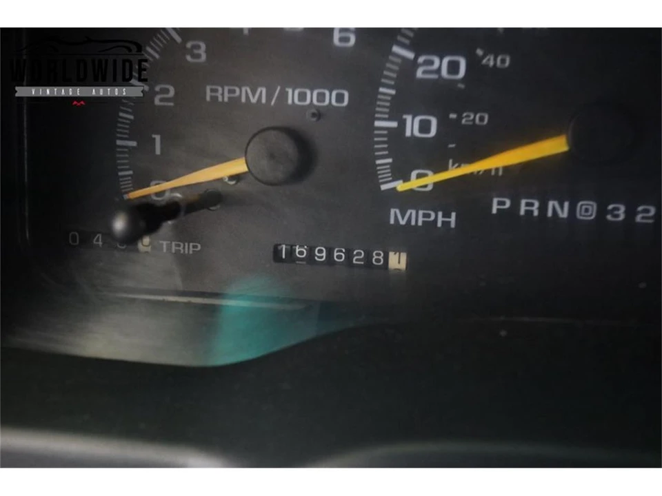 1999 Chevrolet Suburban 8th Gen - Image 30 of 31
