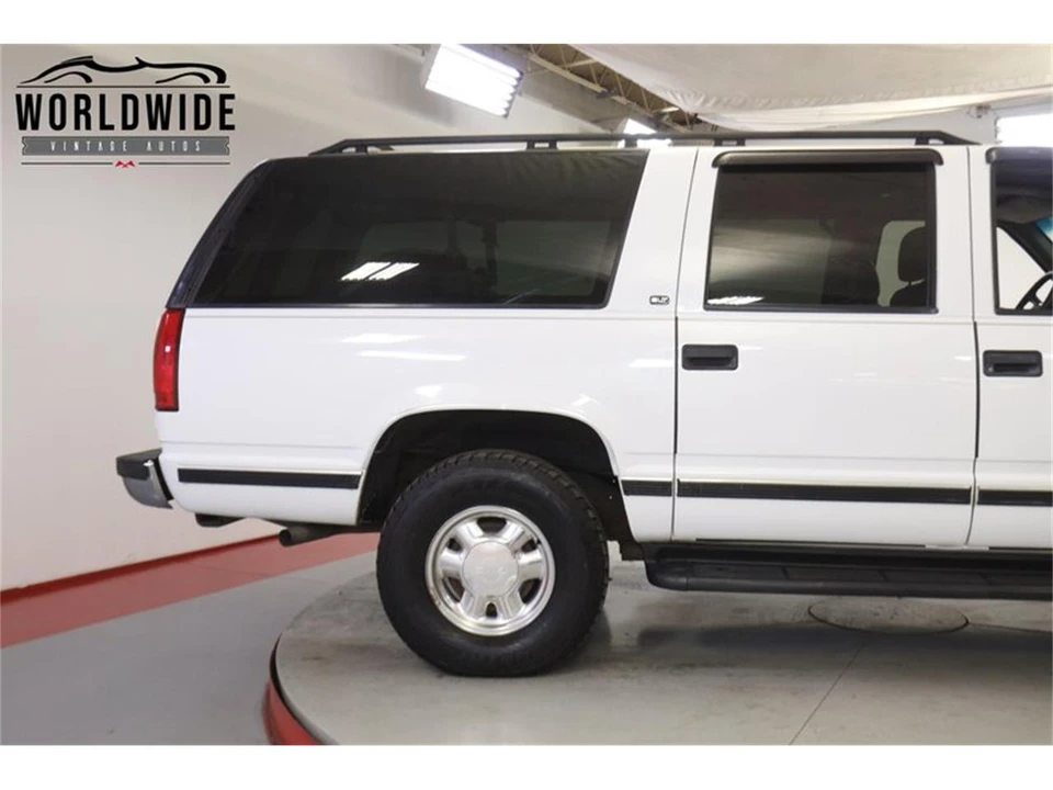 1999 Chevrolet Suburban 8th Gen - Image 9 of 31
