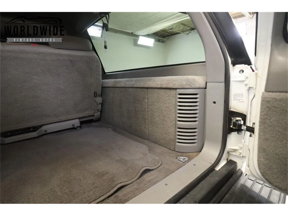 1999 Chevrolet Suburban 8th Gen - Image 21 of 31
