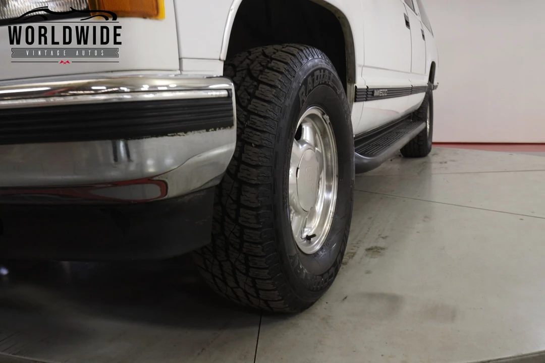 1999 Chevrolet Suburban 8th Gen - Image 11 of 12